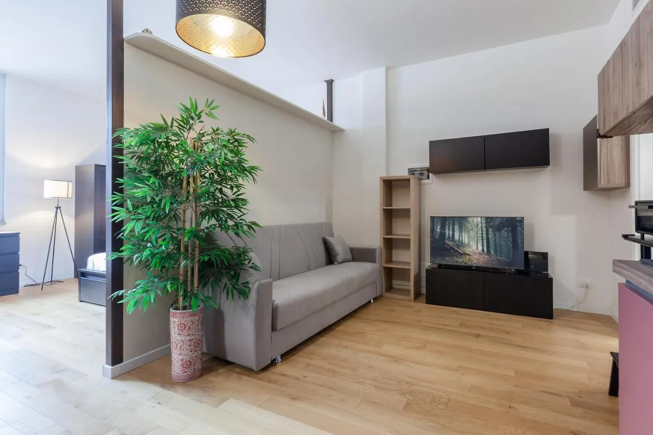 Stylish & Modern Studio Milano Apartment